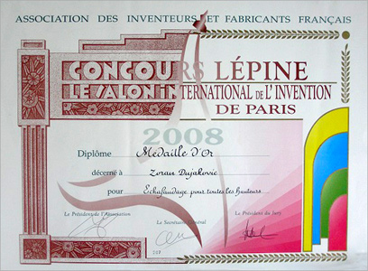 Париз - Златна медаља Асоцијације изумитеља и фабриканата Француске коју је 2008. Зоран Дујаковић добио за свој изум Мобилна скела за рад на свим висинама
