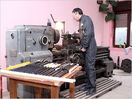 Академик Томислав Панчић многе своје производе прави сам у својој радионици